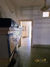 Character large stone house, four floors, vaulted ceilings and arches. Fraine. Img16