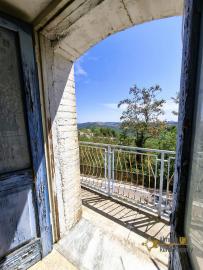 Character large stone house, four floors, vaulted ceilings and arches. Fraine. Img9