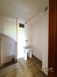 Character large stone house, four floors, vaulted ceilings and arches. Fraine. Img27