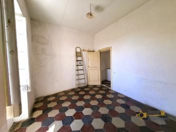 Character large stone house, four floors, vaulted ceilings and arches. Fraine. Img13