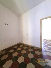 Character large stone house, four floors, vaulted ceilings and arches. Fraine. Img14