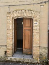 Character large stone house, four floors, vaulted ceilings and arches. Fraine. Img33