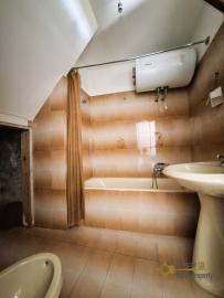 Character large stone house, four floors, vaulted ceilings and arches. Fraine. Img26