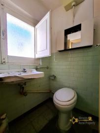 Character large stone house, four floors, vaulted ceilings and arches. Fraine. Img28