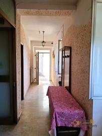 Large three-bedroom town house in habitable condition 30 minutes from the Adriatic coast. Liscia. Img8