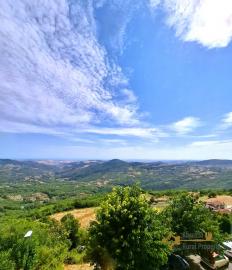 Large three-bedroom town house in habitable condition 30 minutes from the Adriatic coast. Liscia. Img24