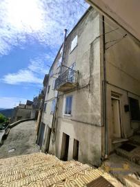 Large three-bedroom town house in habitable condition 30 minutes from the Adriatic coast. Liscia. Img32
