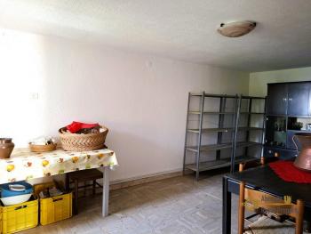 Large three-bedroom town house in habitable condition 30 minutes from the Adriatic coast. Liscia. Img11