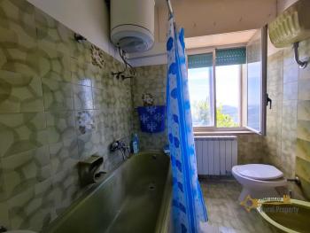 Large three-bedroom town house in habitable condition 30 minutes from the Adriatic coast. Liscia. Img18