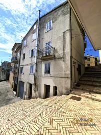 Large three-bedroom town house in habitable condition 30 minutes from the Adriatic coast. Liscia. Img31