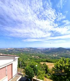 Large three-bedroom town house in habitable condition 30 minutes from the Adriatic coast. Liscia. Img25