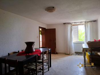 Large three-bedroom town house in habitable condition 30 minutes from the Adriatic coast. Liscia. Img10