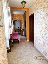 Large three-bedroom town house in habitable condition 30 minutes from the Adriatic coast. Liscia. Img3