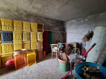 Large three-bedroom town house in habitable condition 30 minutes from the Adriatic coast. Liscia. Img26