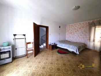 Large three-bedroom town house in habitable condition 30 minutes from the Adriatic coast. Liscia. Img16