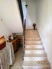 Large three-bedroom town house in habitable condition 30 minutes from the Adriatic coast. Liscia. Img12