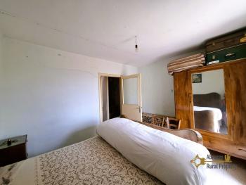 Cosy three-bedroom town house with two cellars and internal well. Castiglione Messer Marino. Img11