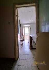 Cosy three-bedroom town house with two cellars and internal well. Castiglione Messer Marino. Img9