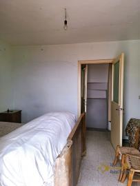 Cosy three-bedroom town house with two cellars and internal well. Castiglione Messer Marino. Img15