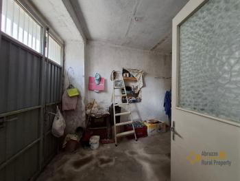 Two-bedroom stone house with garage and village view. Castiglione Messer Marino. Img16