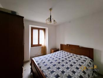 Two-bedroom stone house with garage and village view. Castiglione Messer Marino. Img7