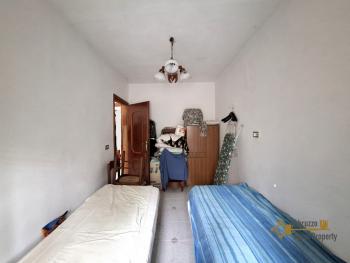 Two-bedroom stone house with garage and village view. Castiglione Messer Marino. Img11