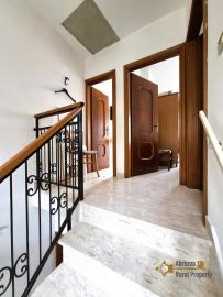 Two-bedroom stone house with garage and village view. Castiglione Messer Marino. Img6