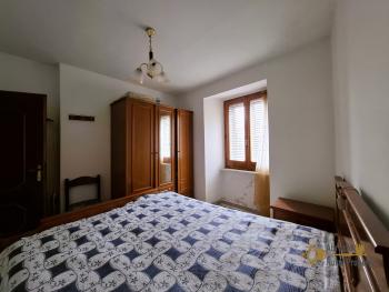 Two-bedroom stone house with garage and village view. Castiglione Messer Marino. Img8