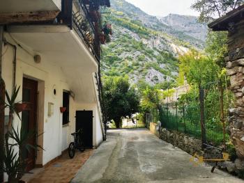 Three-bedroom town house house ready to live in. Fara San Martino.