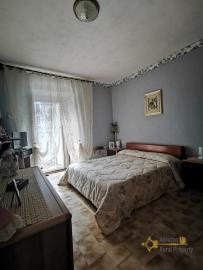 Three-bedroom town house house ready to live in. Fara San Martino. Img12