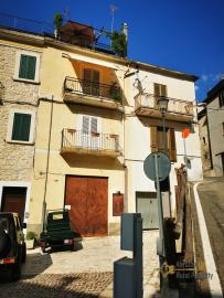 Three-bedroom town house house ready to live in. Fara San Martino. Img22