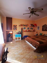 Three-bedroom town house house ready to live in. Fara San Martino. Img15