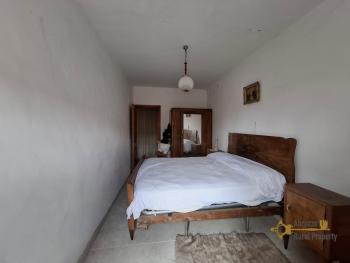 Four-bedroom character stone house to be restored. Castiglione Messer Marino. Img20