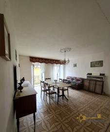 Four-bedroom character stone house to be restored. Castiglione Messer Marino. Img2