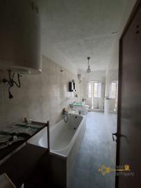 Four-bedroom character stone house to be restored. Castiglione Messer Marino. Img12