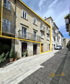 Four-bedroom character stone house to be restored. Castiglione Messer Marino.