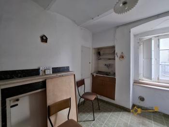 Four-bedroom character stone house to be restored. Castiglione Messer Marino. Img11