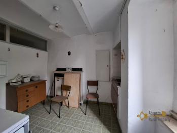 Four-bedroom character stone house to be restored. Castiglione Messer Marino. Img10