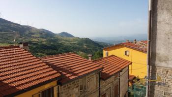Four-bedroom character stone house to be restored. Castiglione Messer Marino. Img30