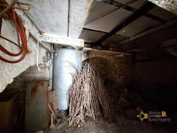 Three-bedroom traditional stone house of 120 sqm, vaulted ceilings and cellar. Castiglione Messer Marino. Img25