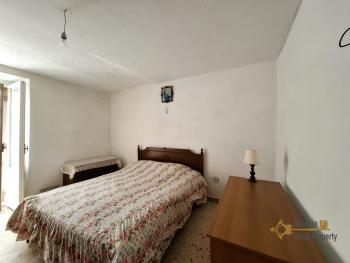 Three-bedroom traditional stone house of 120 sqm, vaulted ceilings and cellar. Castiglione Messer Marino. Img16
