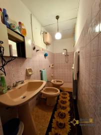 Three-bedroom traditional stone house of 120 sqm, vaulted ceilings and cellar. Castiglione Messer Marino. Img22