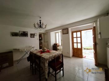 Three-bedroom traditional stone house of 120 sqm, vaulted ceilings and cellar. Castiglione Messer Marino. Img10