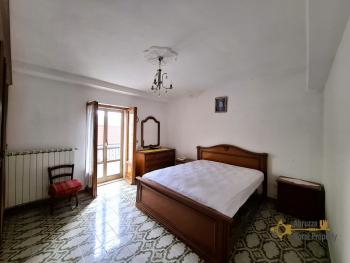 Three-bedroom traditional stone house of 120 sqm, vaulted ceilings and cellar. Castiglione Messer Marino. Img13