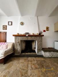 Three-bedroom traditional stone house of 120 sqm, vaulted ceilings and cellar. Castiglione Messer Marino. Img5