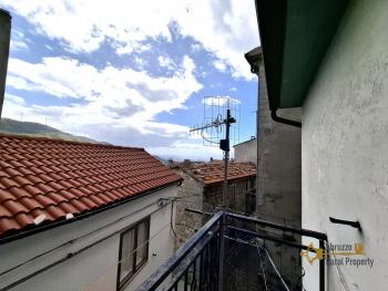 Three-bedroom traditional stone house of 120 sqm, vaulted ceilings and cellar. Castiglione Messer Marino. Img15