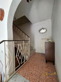 Large 240 sqm country house with terrace, panoramic balcony and land. Fossalto. Img14