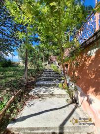 Large 240 sqm country house with terrace, panoramic balcony and land. Fossalto. Img6