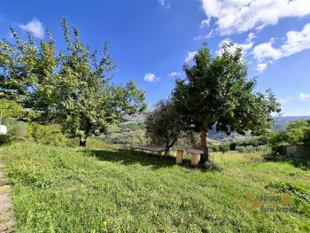 Large 240 sqm country house with terrace, panoramic balcony and land. Fossalto. Img27