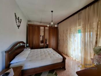 Large 240 sqm country house with terrace, panoramic balcony and land. Fossalto. Img18